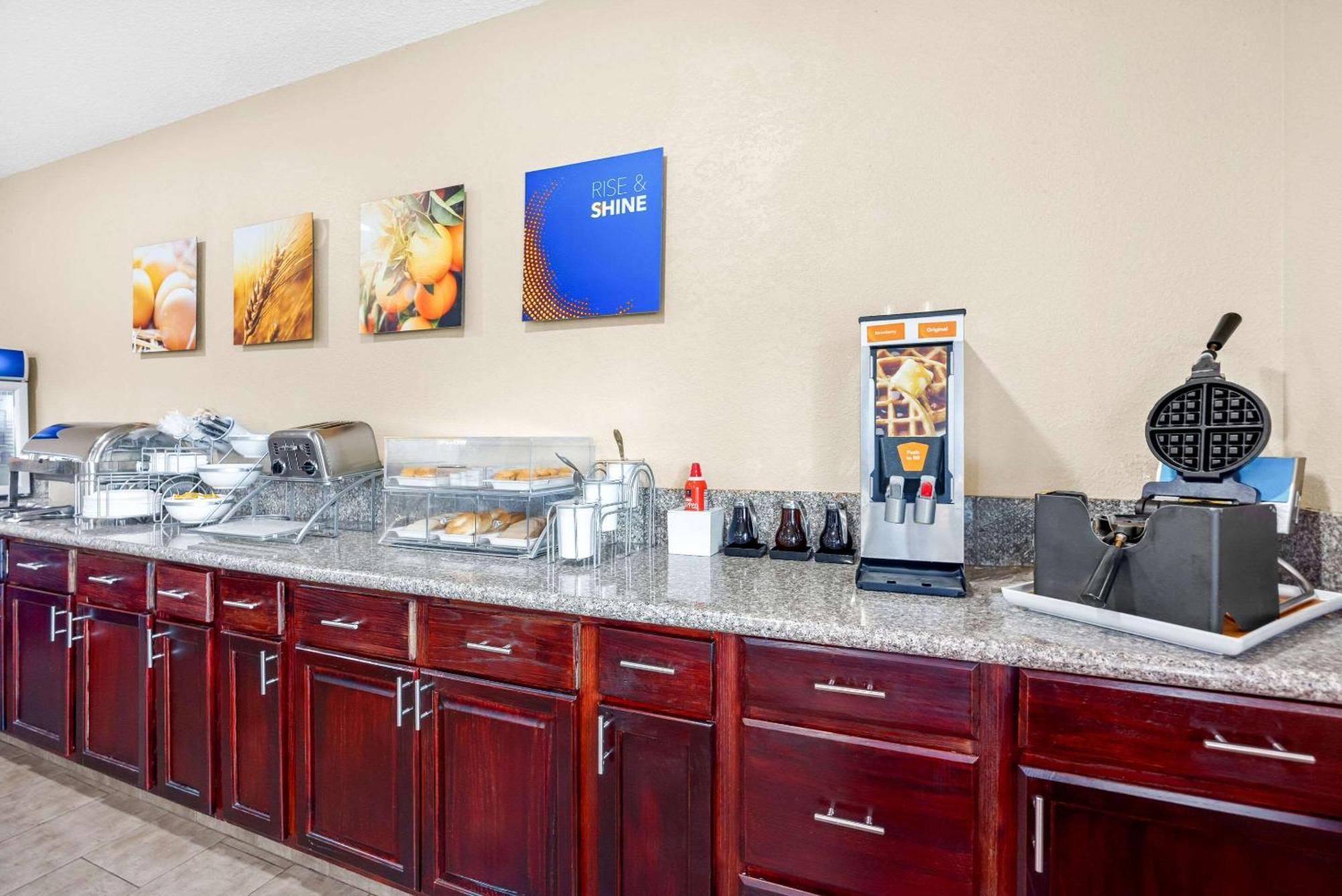 Comfort Inn & Suites بويبلو المظهر الخارجي الصورة